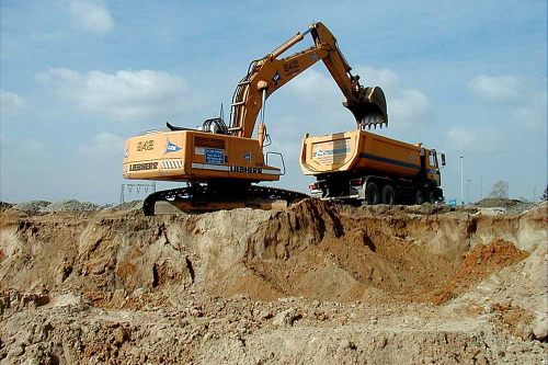 LZR-Berg-Sand-LKW-Bagger-500-300