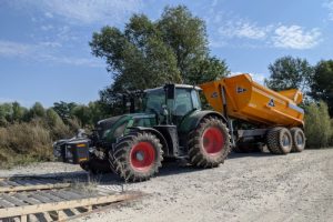 LZR-Traktor für Abräumarbeiten
